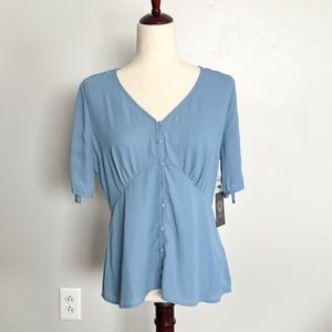 NWT Vince Camuto Canyon Blue Flowy Front Button V-Neck Top Size Small